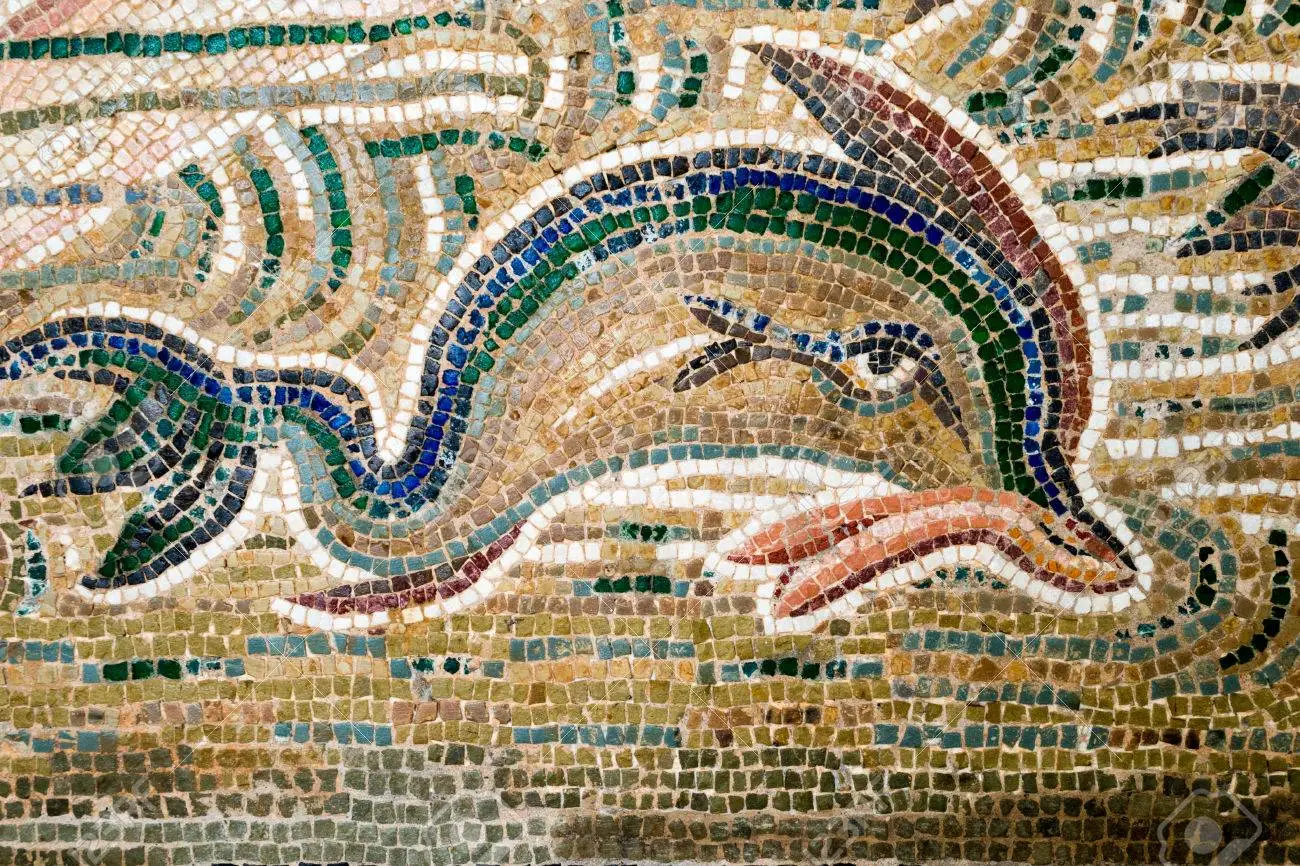 29868889-mosaïque-romaine-d-un-dauphin-avec-la-scène-environnante.webp